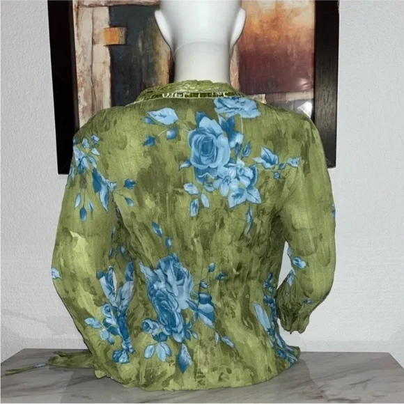 Green Floral Women's Top - Picture 7 of 10